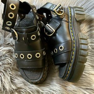 Dr. Martens Ricki Hardware Black Nappa leather Platform Sandals. size 7